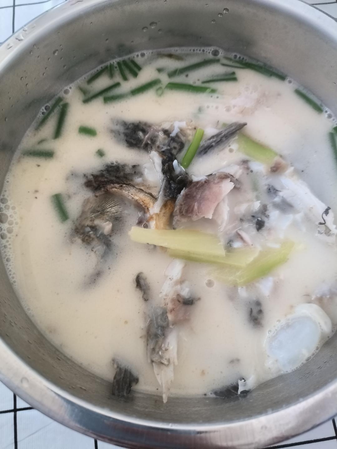 鲫鱼汤