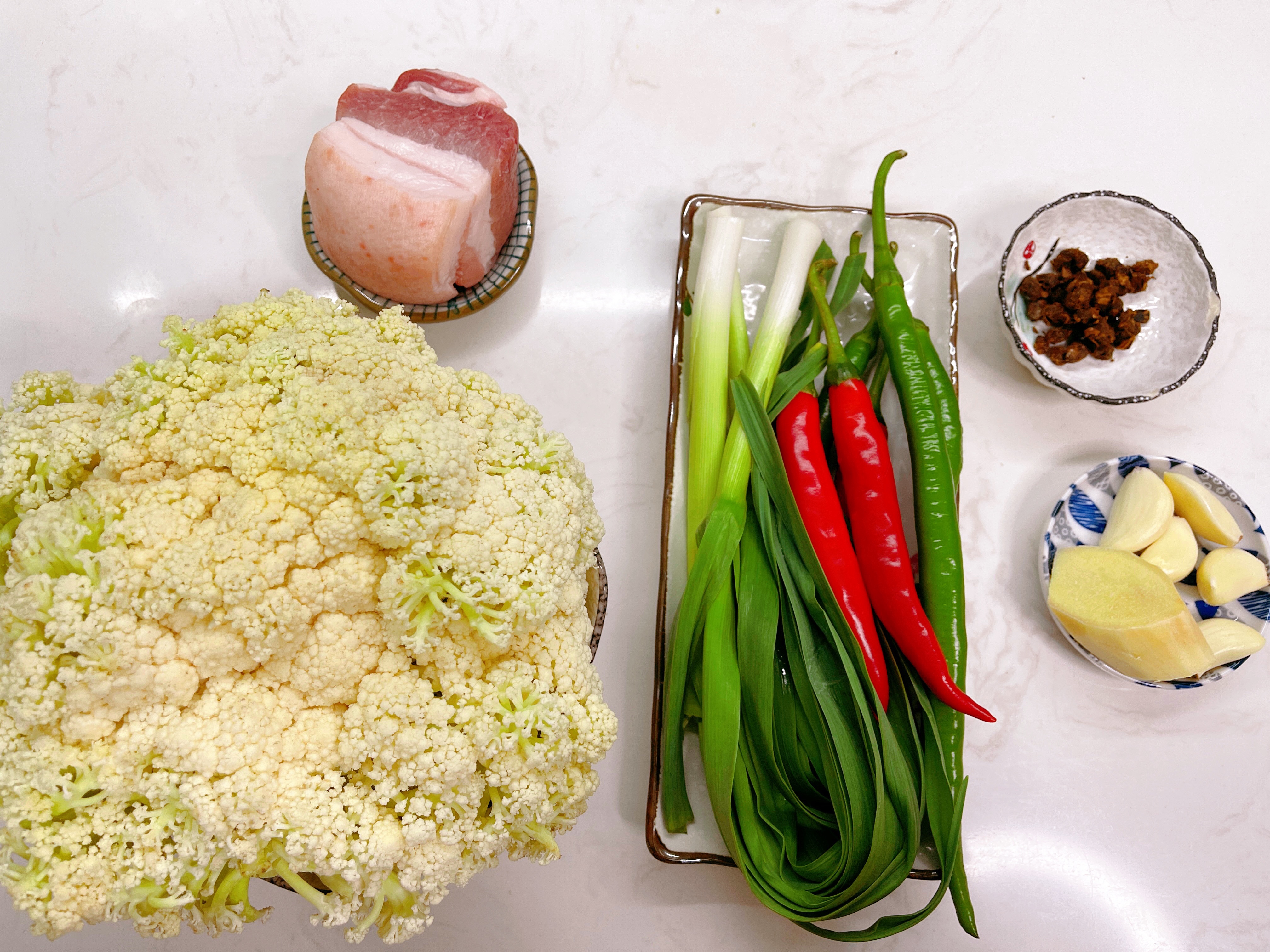 干锅花菜做出饭店味道的秘诀的做法 步骤1