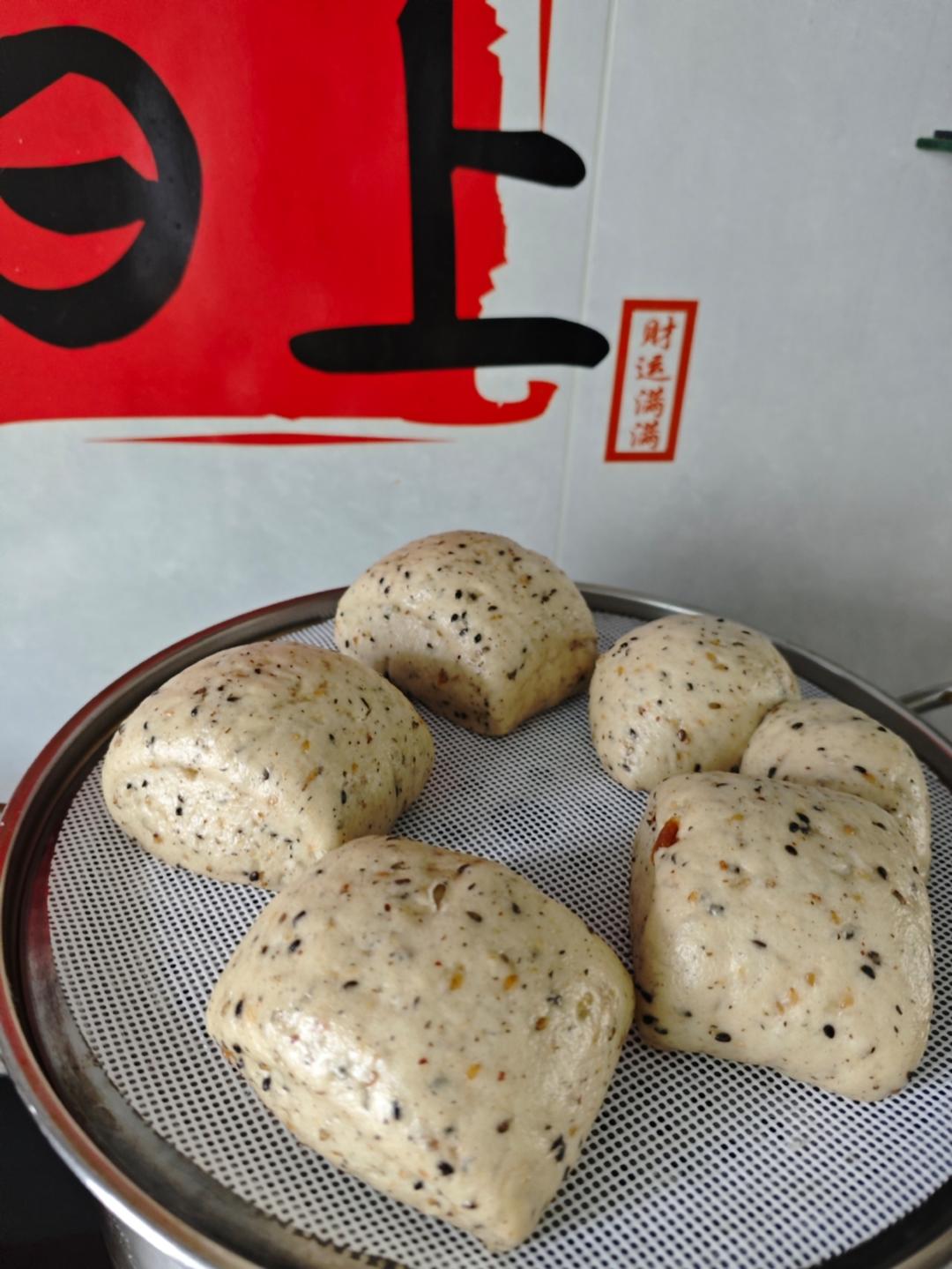 山药红枣黑芝麻馒头