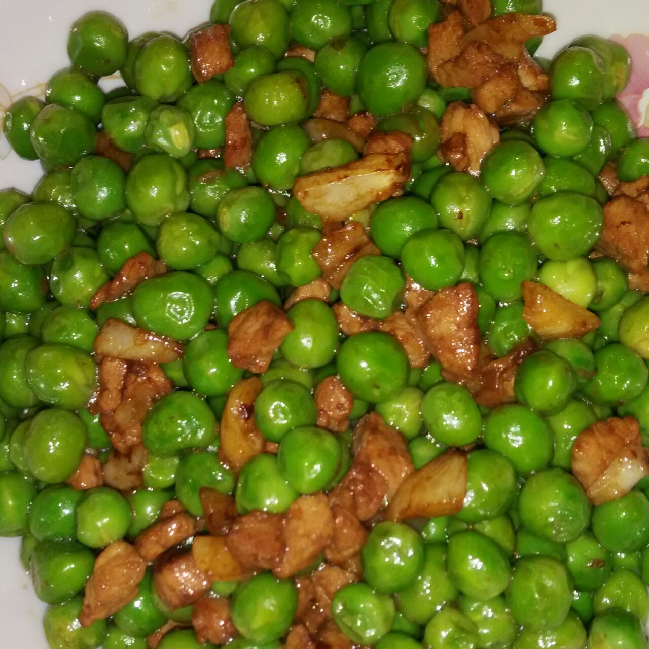 青豌豆炒肉丁