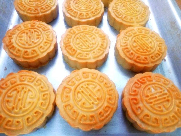 广式莲蓉（豆沙）蛋黄月饼（超详细步骤）