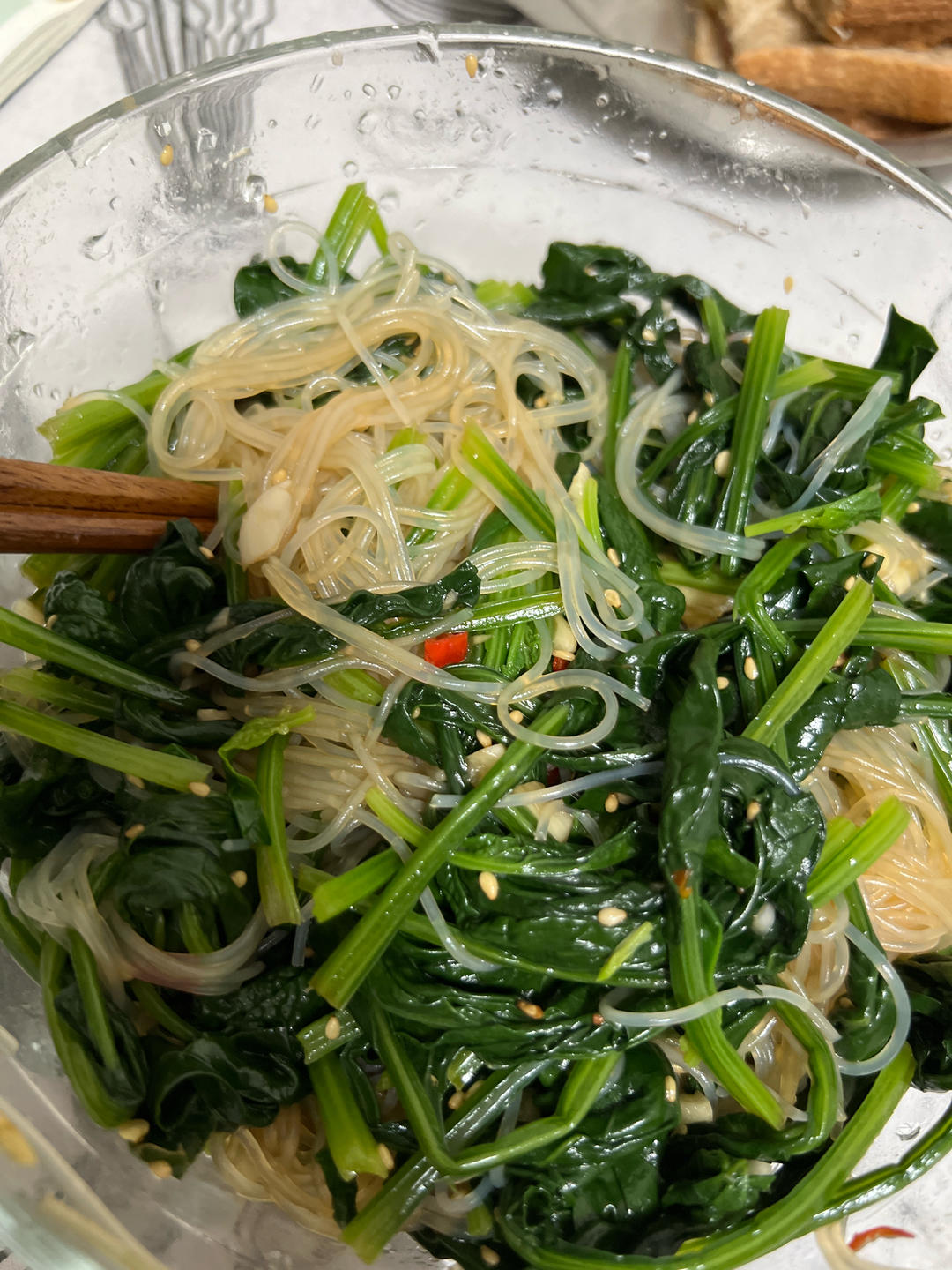 凉拌菠菜粉丝（好吃到光盘）