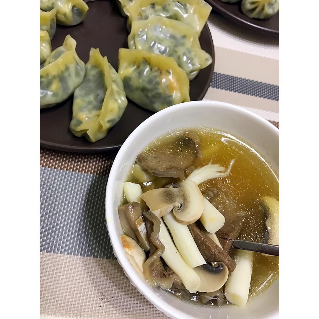 新鲜菌汤（蘑菇汤）