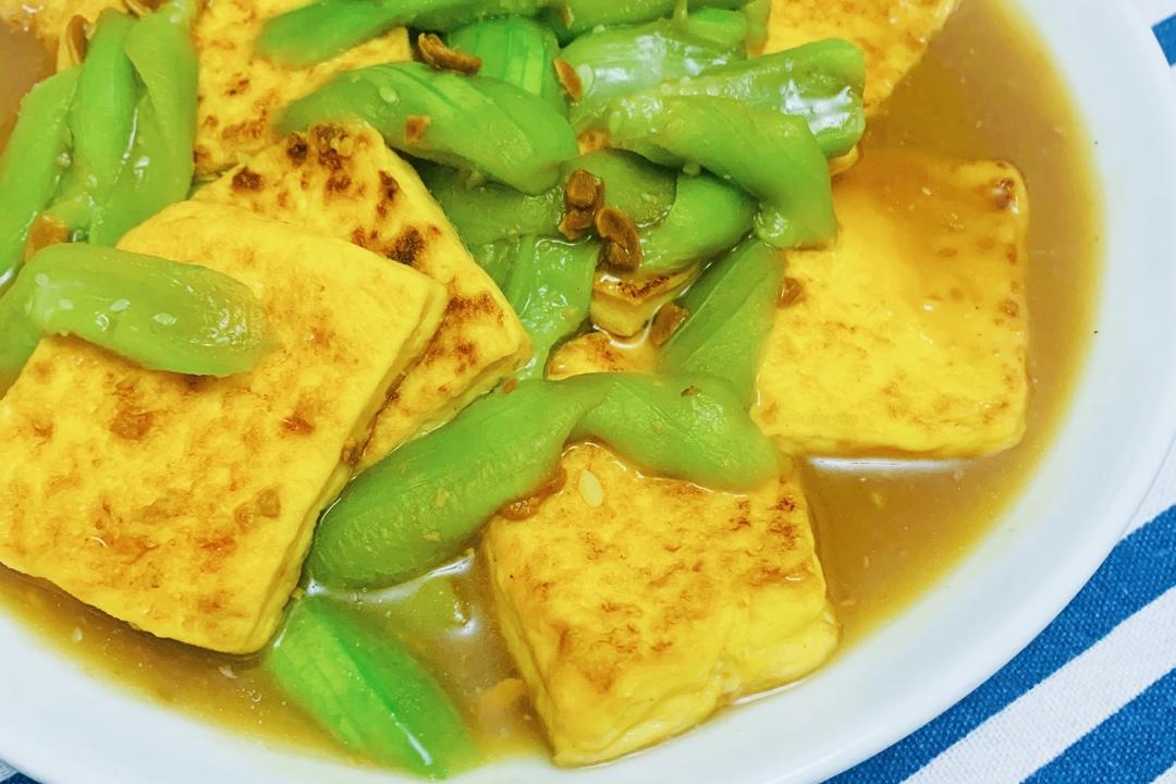 丝瓜焖烧鸡蛋豆腐