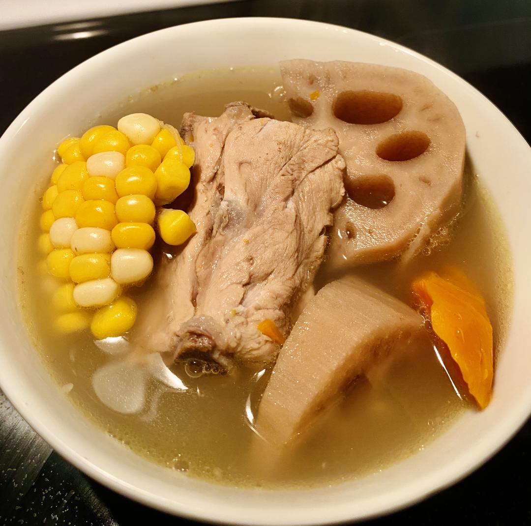 莲藕玉米胡萝卜煲猪脊骨