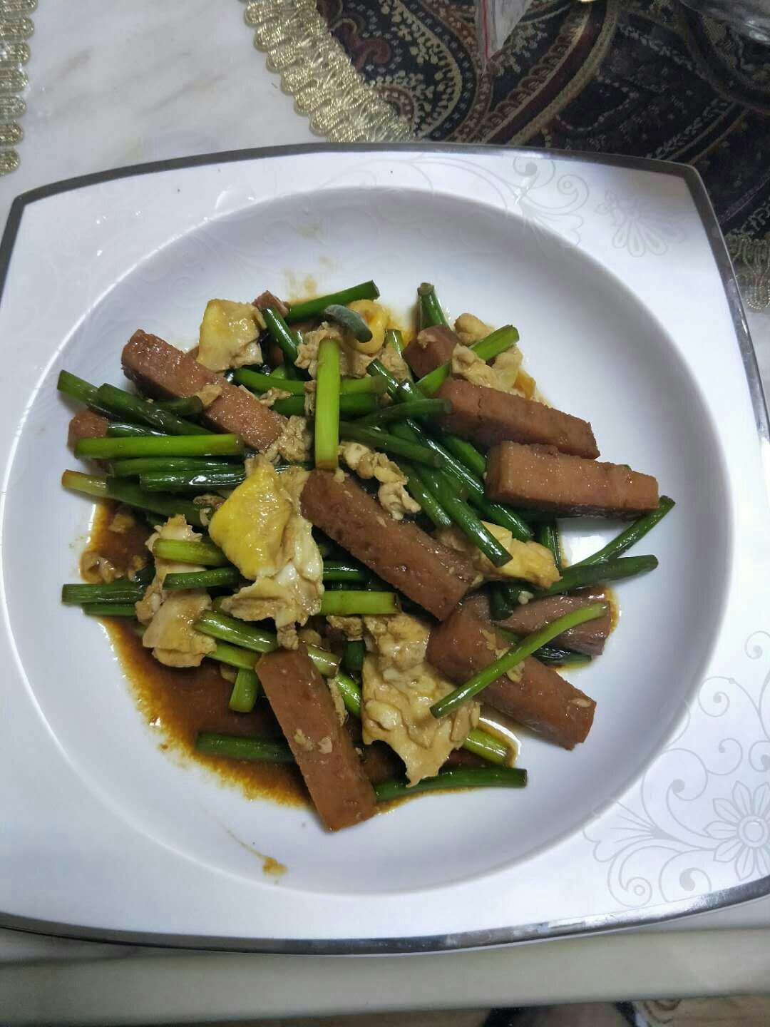 蒜苔午餐肉炒鸡蛋