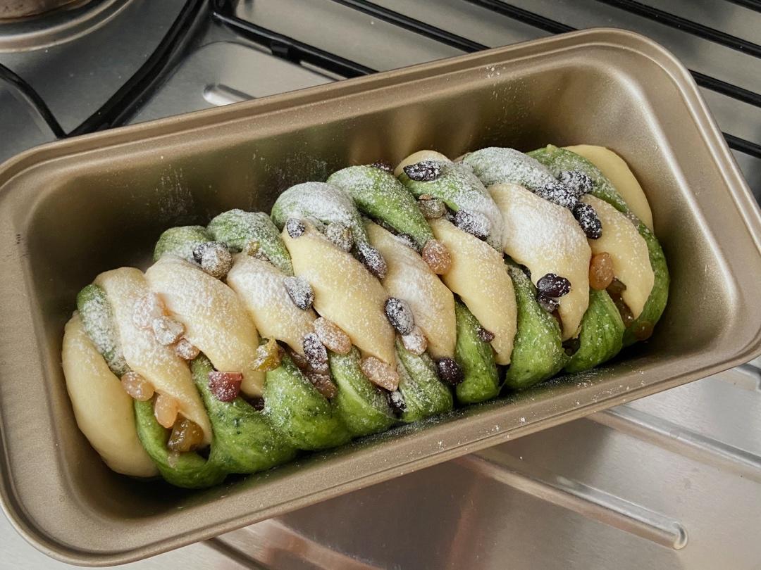 双色抹茶旋风卷面包