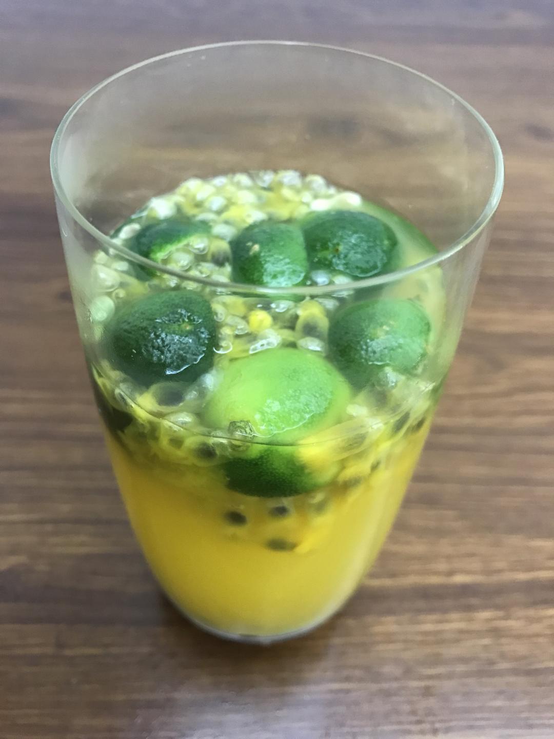 金桔百香果饮的做法