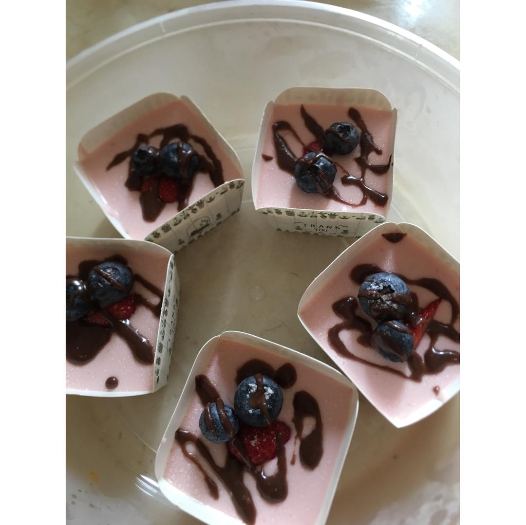 巧克力草莓慕斯蛋糕