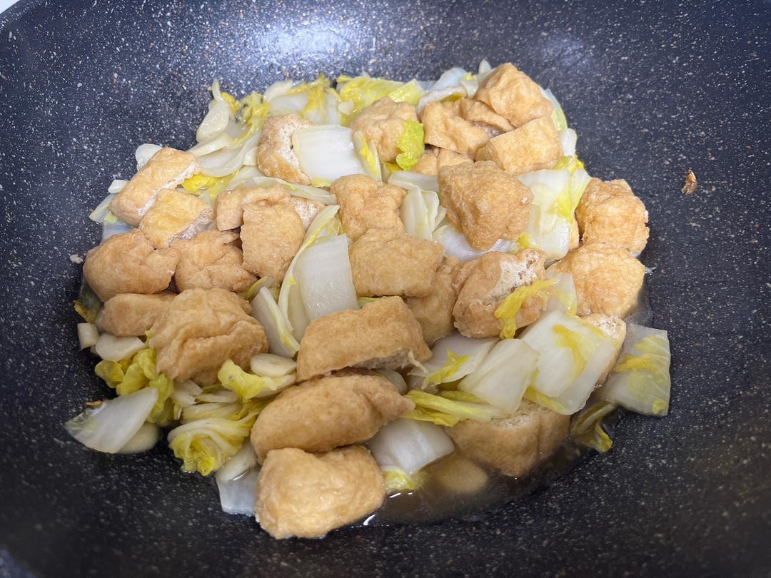 好吃到连汤汁都不剩的白菜焖豆泡，给肉都不换