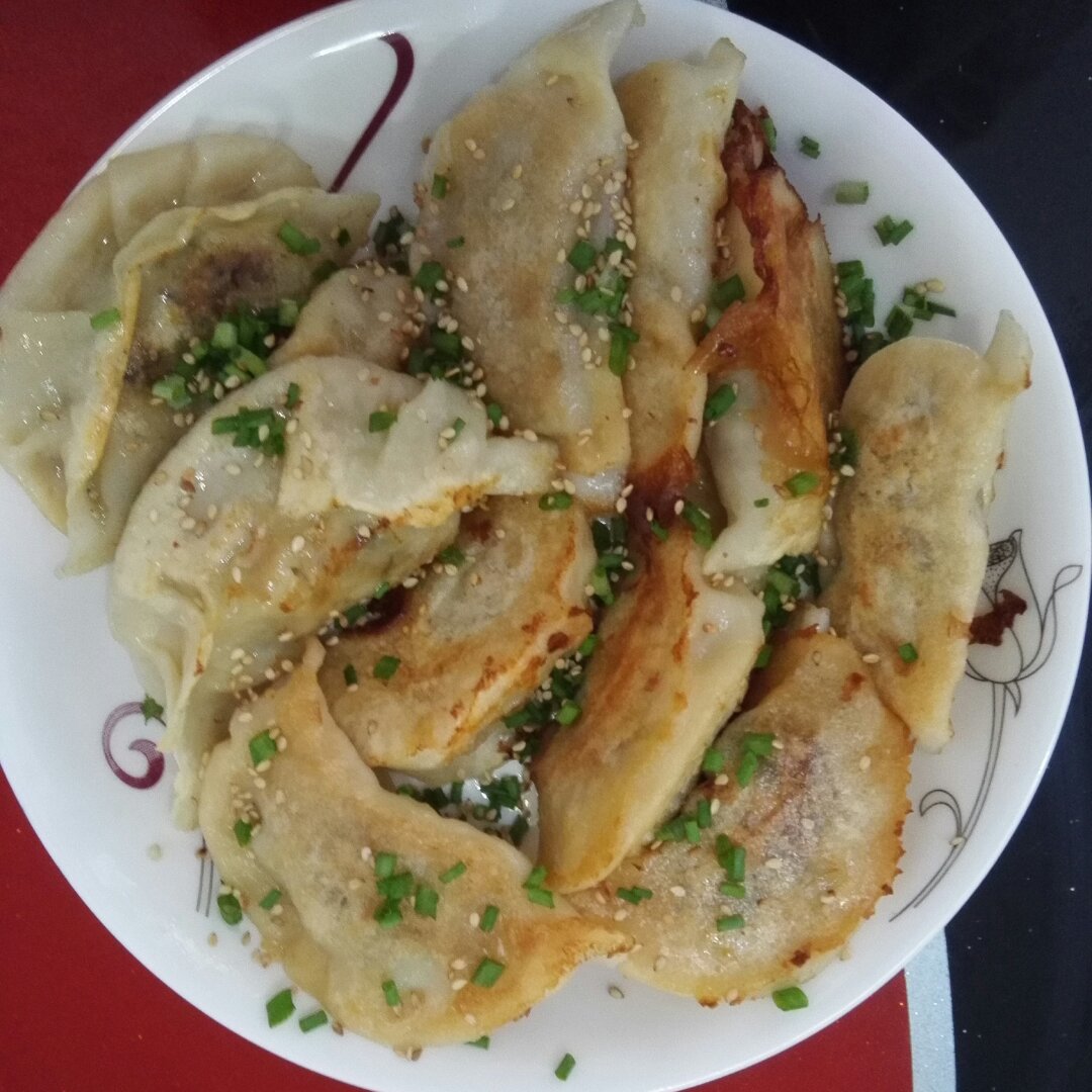 酸菜猪肉饺子（很嫩很多汁！）