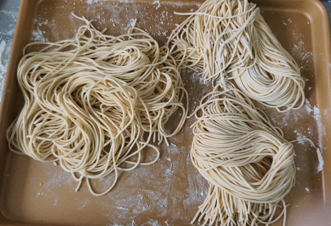 自制鲜面条｜鸡蛋面｜厨师机压面条