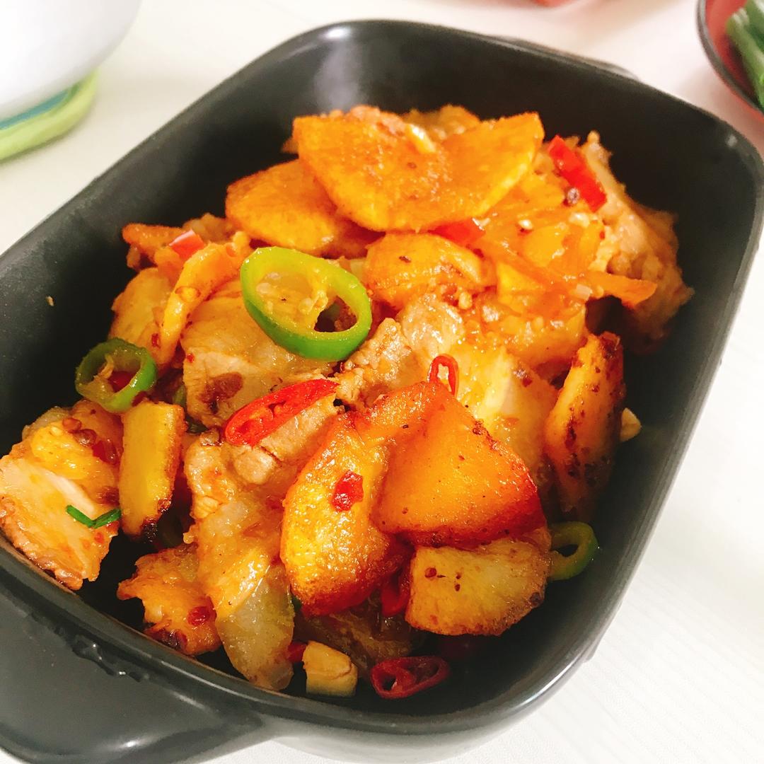 五花肉干煸土豆片