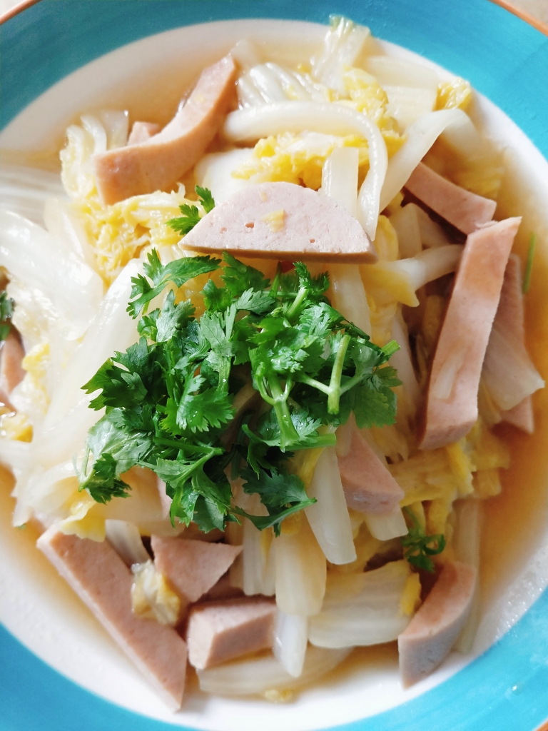 素食，白菜炖素火腿肠的做法
