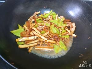 10分钟快手菜【青椒香干炒肚丝】的做法 步骤6