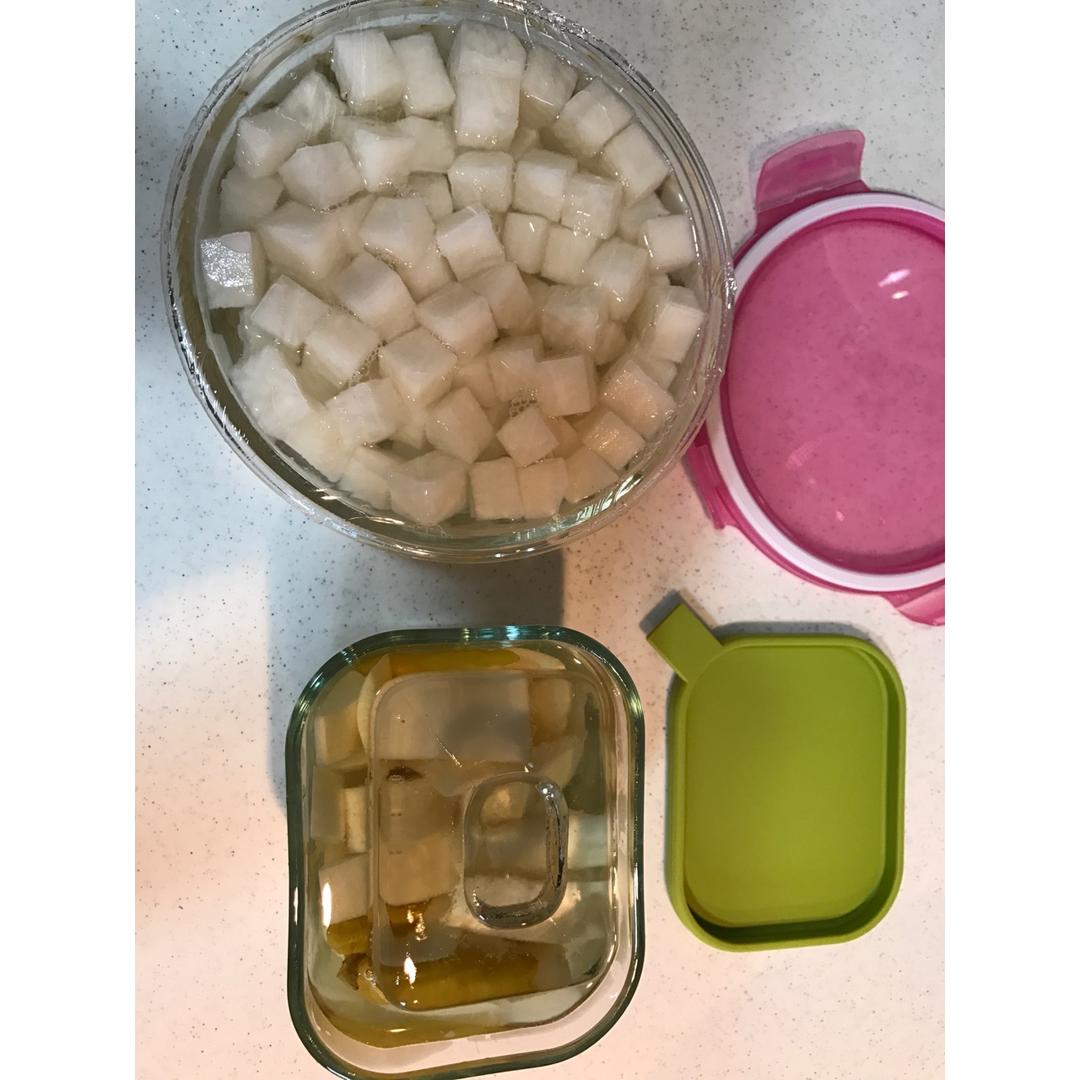 韩式炸鸡里腌萝卜的做法