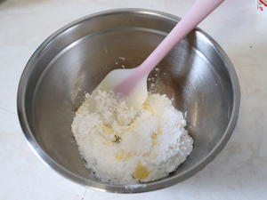 奶香浓郁，巨简单好吃的黄金椰蓉球的做法 步骤2
