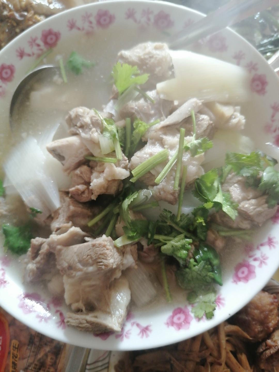 羊肉汤(炖萝卜)