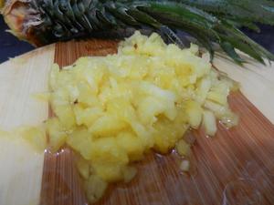 不浪费酸口菠萝的方法---简易菠萝果酱的做法 步骤1