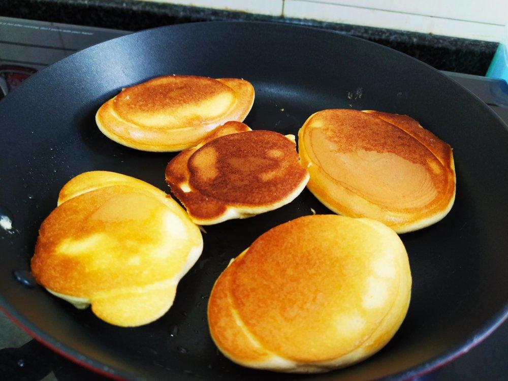 不用烤箱 15分钟无油低糖的舒芙蕾蛋糕松饼 🥞 蓬松绵软