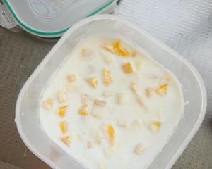 自制水果炒酸奶的做法 步骤2