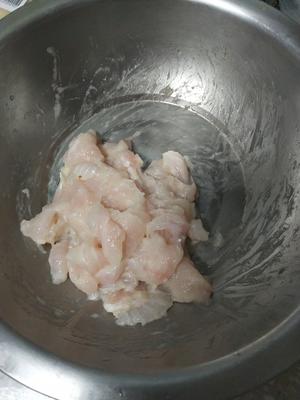 酸菜巴沙鱼的做法 步骤5