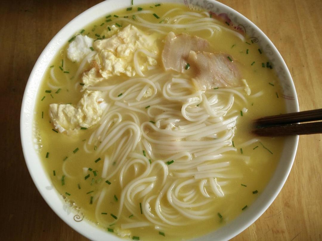 家里的味道之腊肉鸡蛋汤面