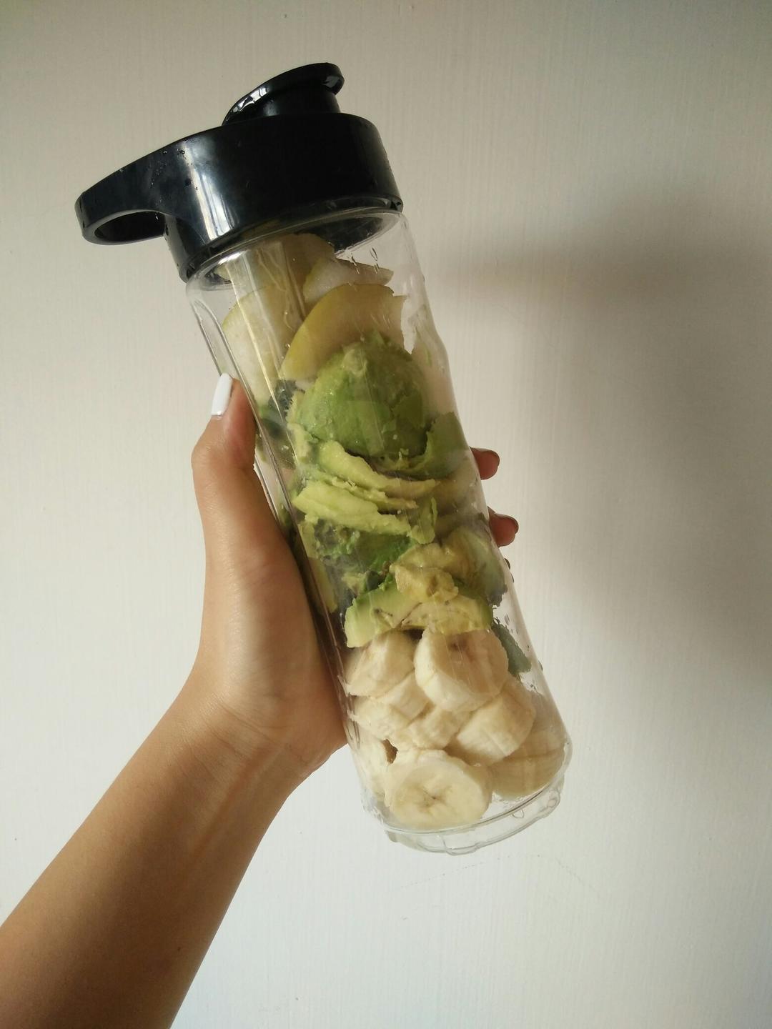 牛油果香蕉果汁的做法