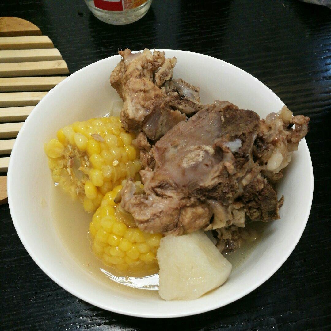 山药玉米筒骨汤