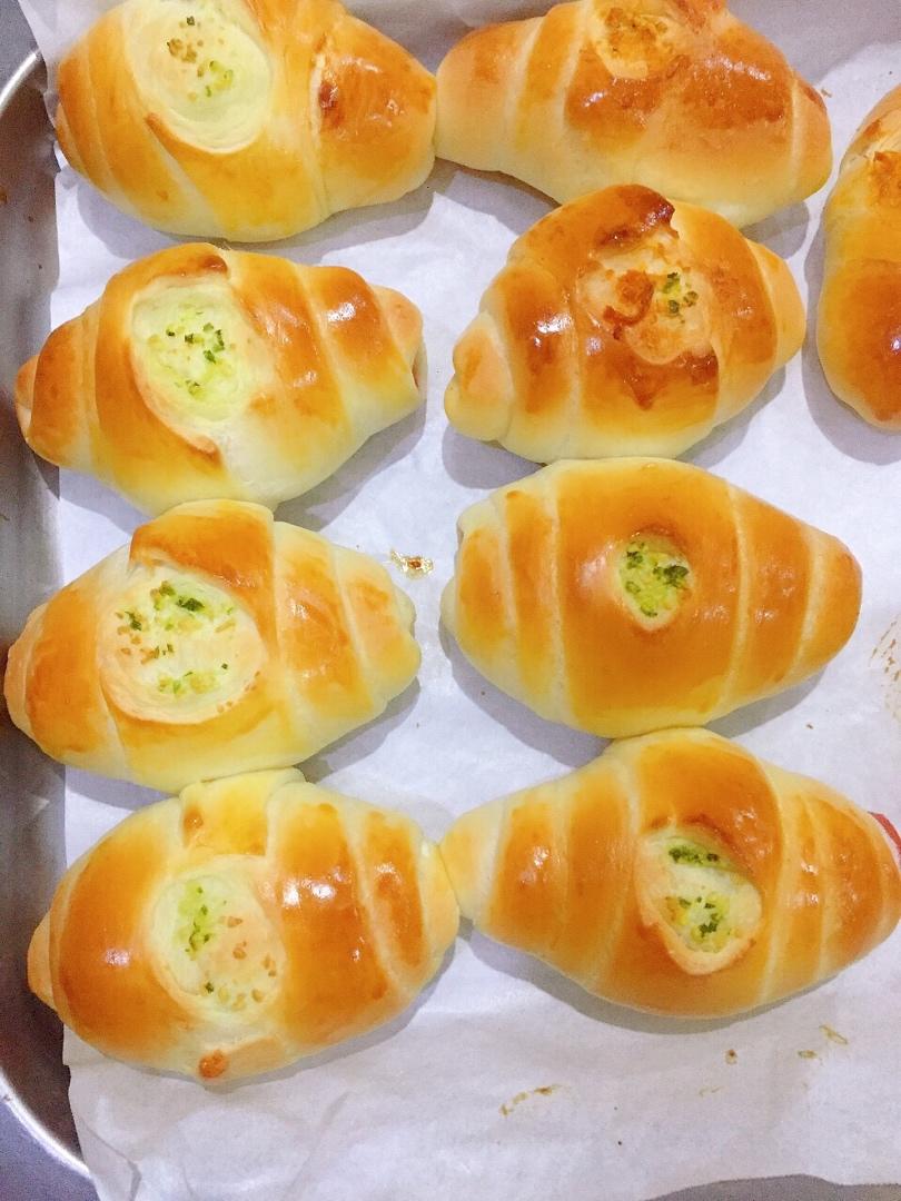 蒜香肠仔包