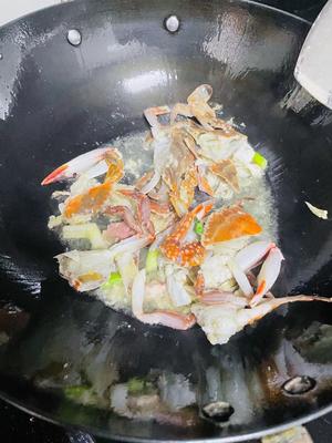螃蟹炒蛋的做法 步骤2
