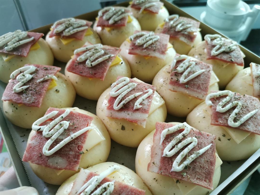 一个面团撑起一家店的台式面包—香肠面包