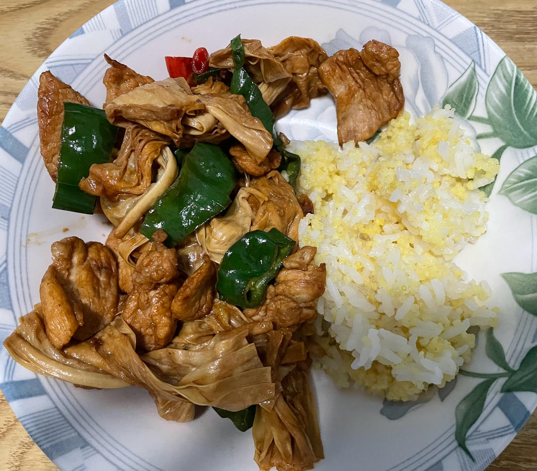 腐竹炒肉