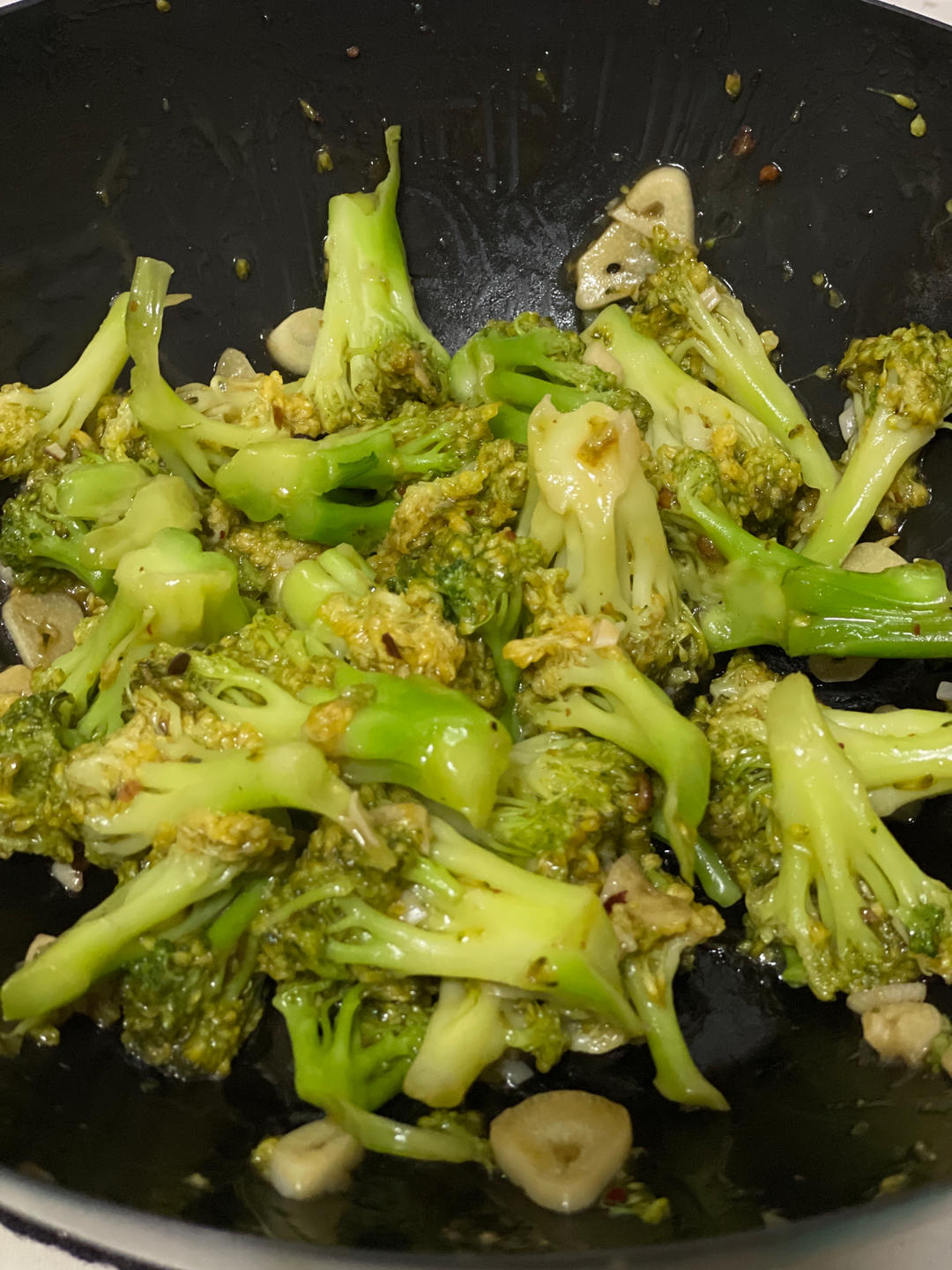 好吃到爆的耗油蒜蓉西兰花(从不修图，喜欢请关注)