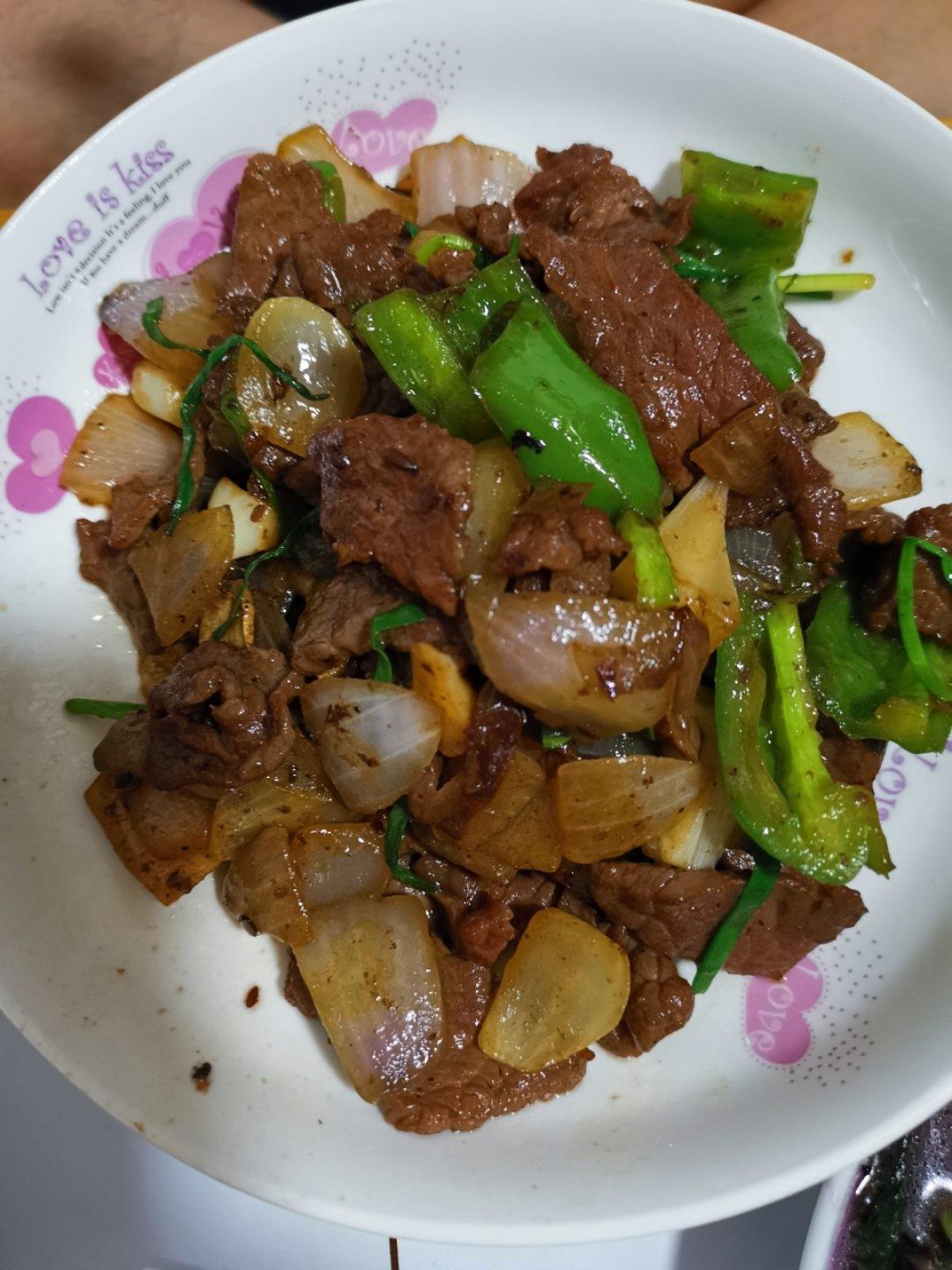 孜然洋葱炒牛肉粒