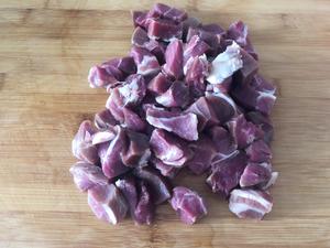 孜然土豆烤羊腿肉—土豆好吃的方法的做法 步骤1