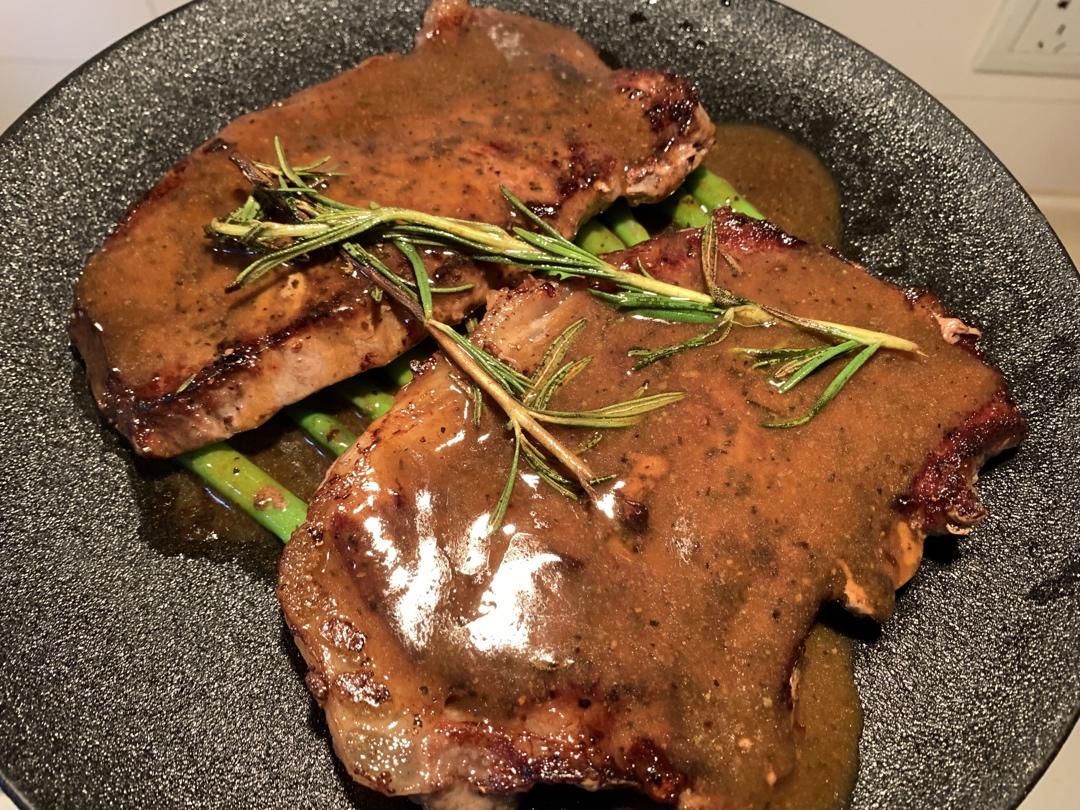 simony做的黑胡椒板腱牛排