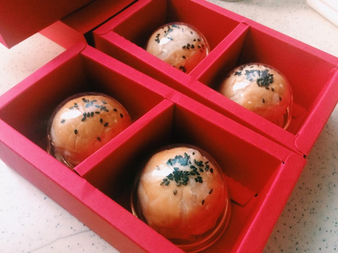 蛋黄酥：抹茶酥：（奶黄味）