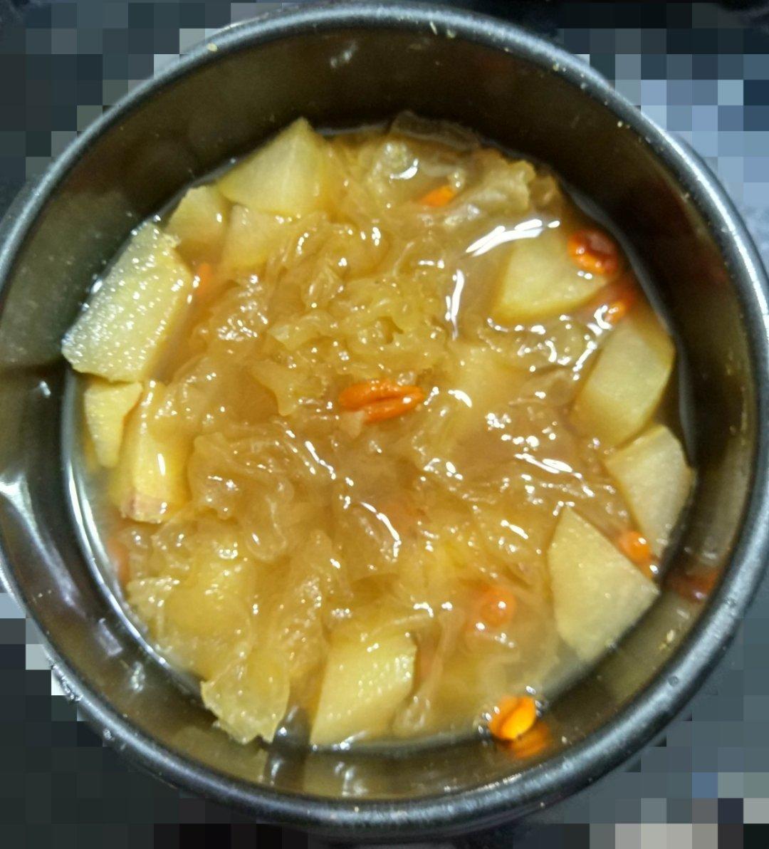 冰糖银耳梨汤