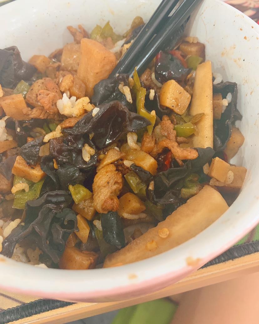 土豆木耳烧肉片