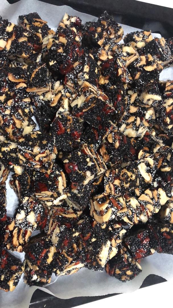 养生四物糕-红枣核桃枸杞黑芝麻