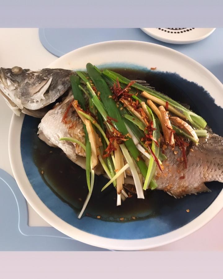 若小若若做的清蒸盲曹鱼barramundi