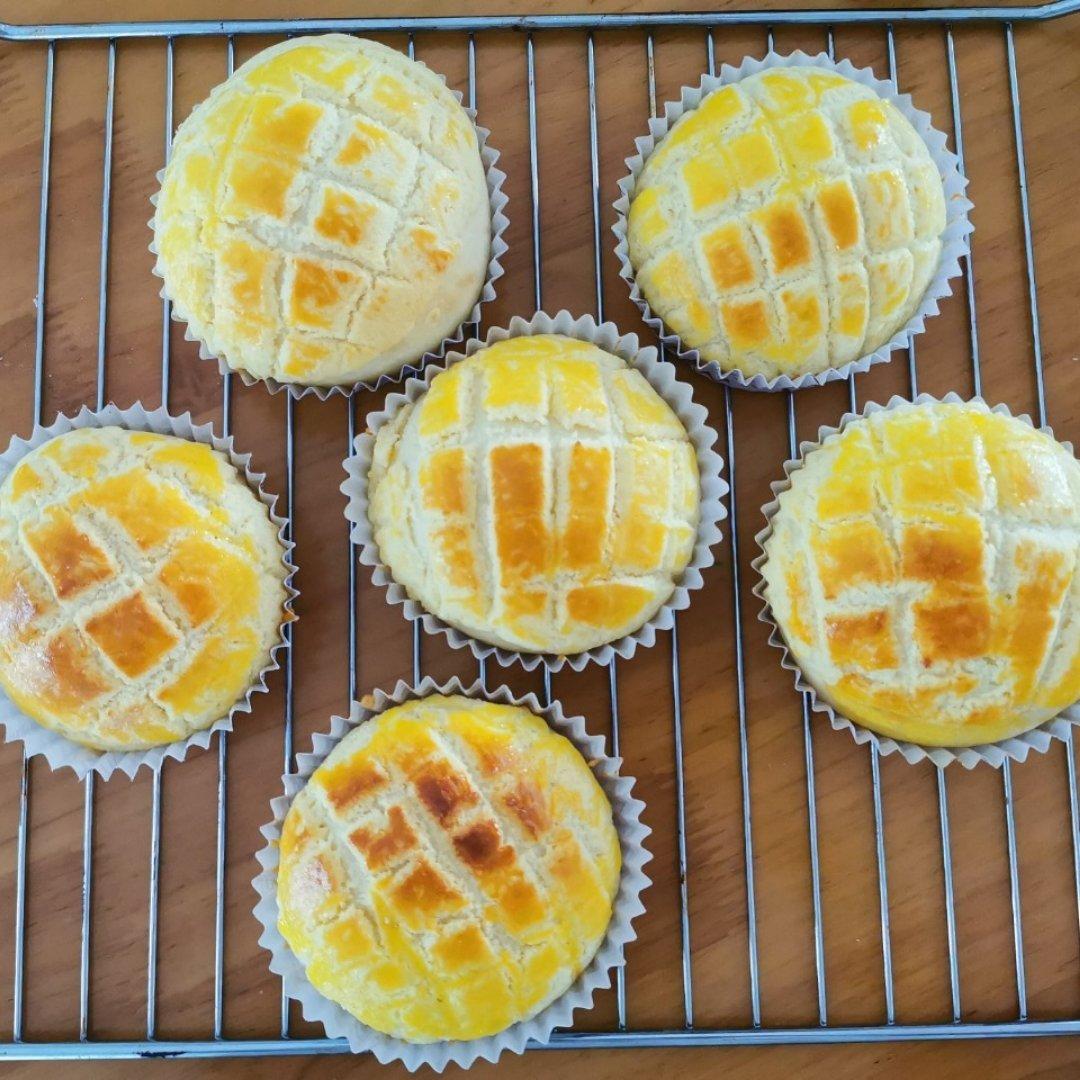 好吃到炸裂的港式菠萝包（附带制作酥皮的小视频）