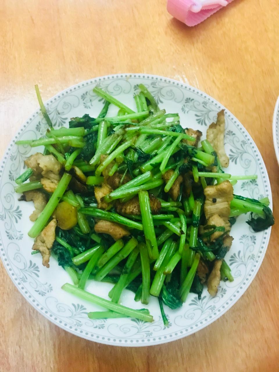 茼蒿炒肉