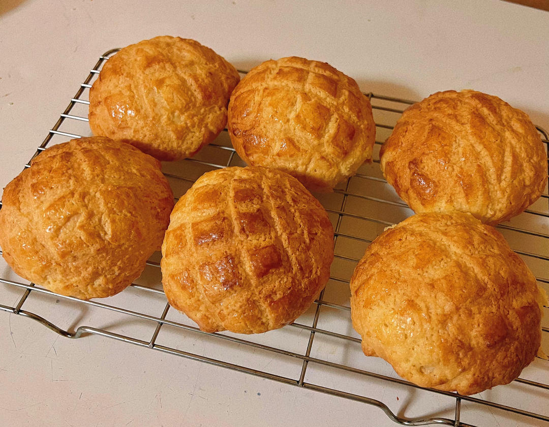 好吃到炸裂的港式菠萝包（附带制作酥皮的小视频）