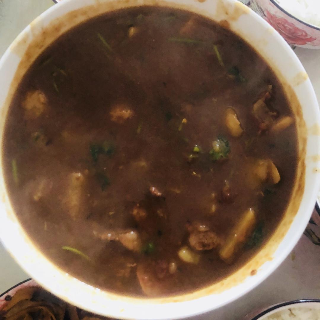 汤浓肉嫩的番茄牛腩，牛腩软烂秘法