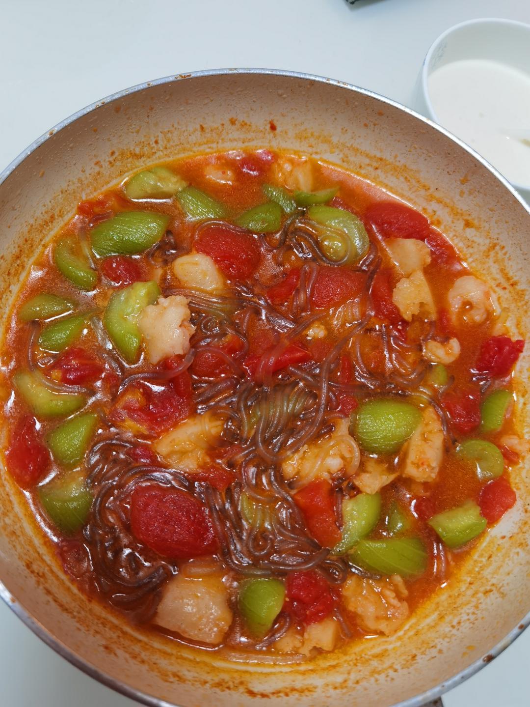 减脂餐｜番茄虾滑粉丝汤，汤鲜味美～