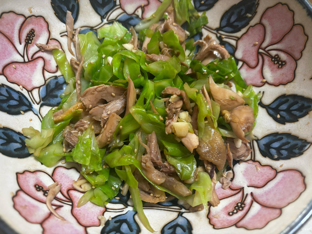 圆白菜拌鸡腿