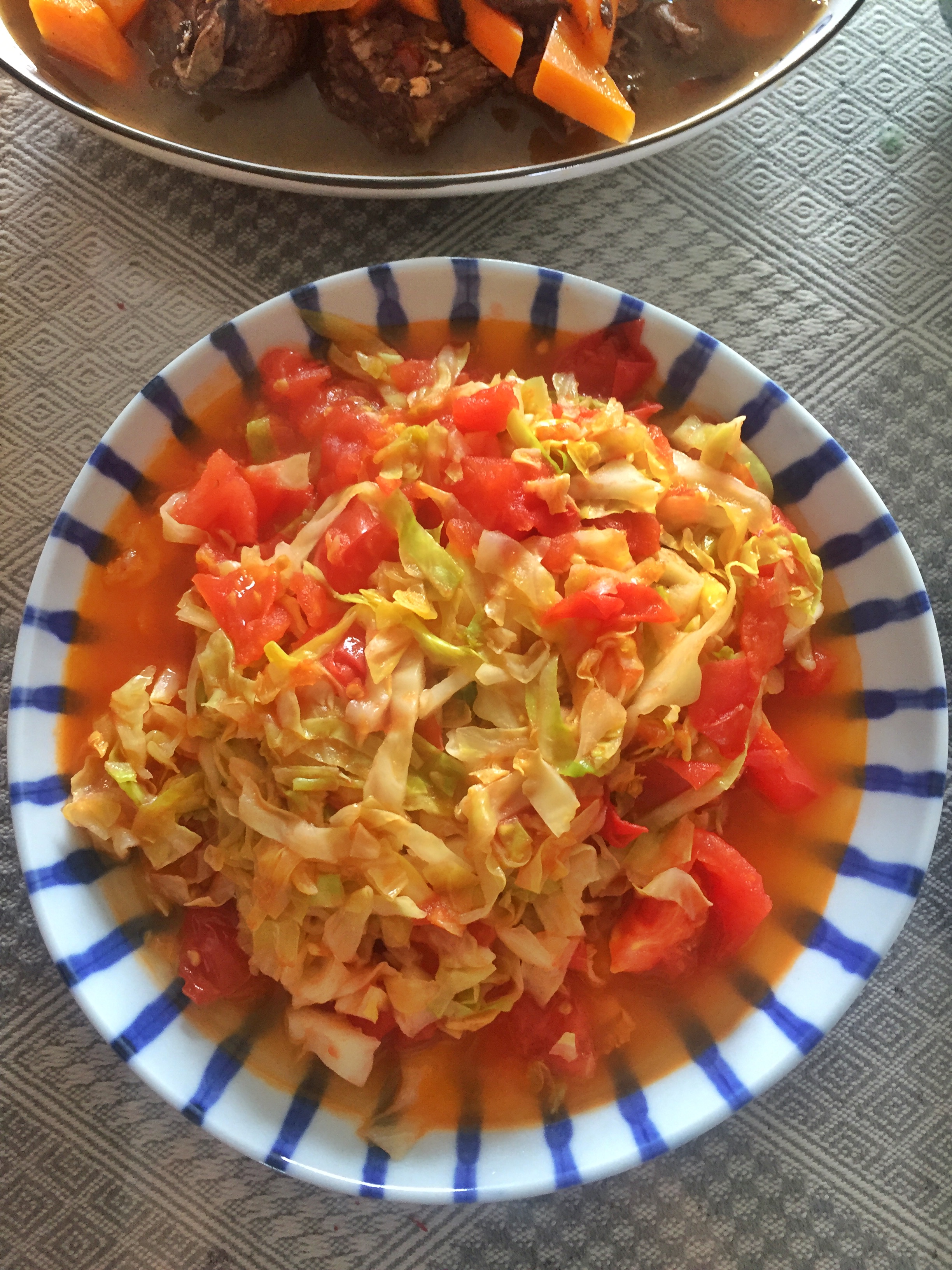 10分钟菜 西红柿炒包菜的做法