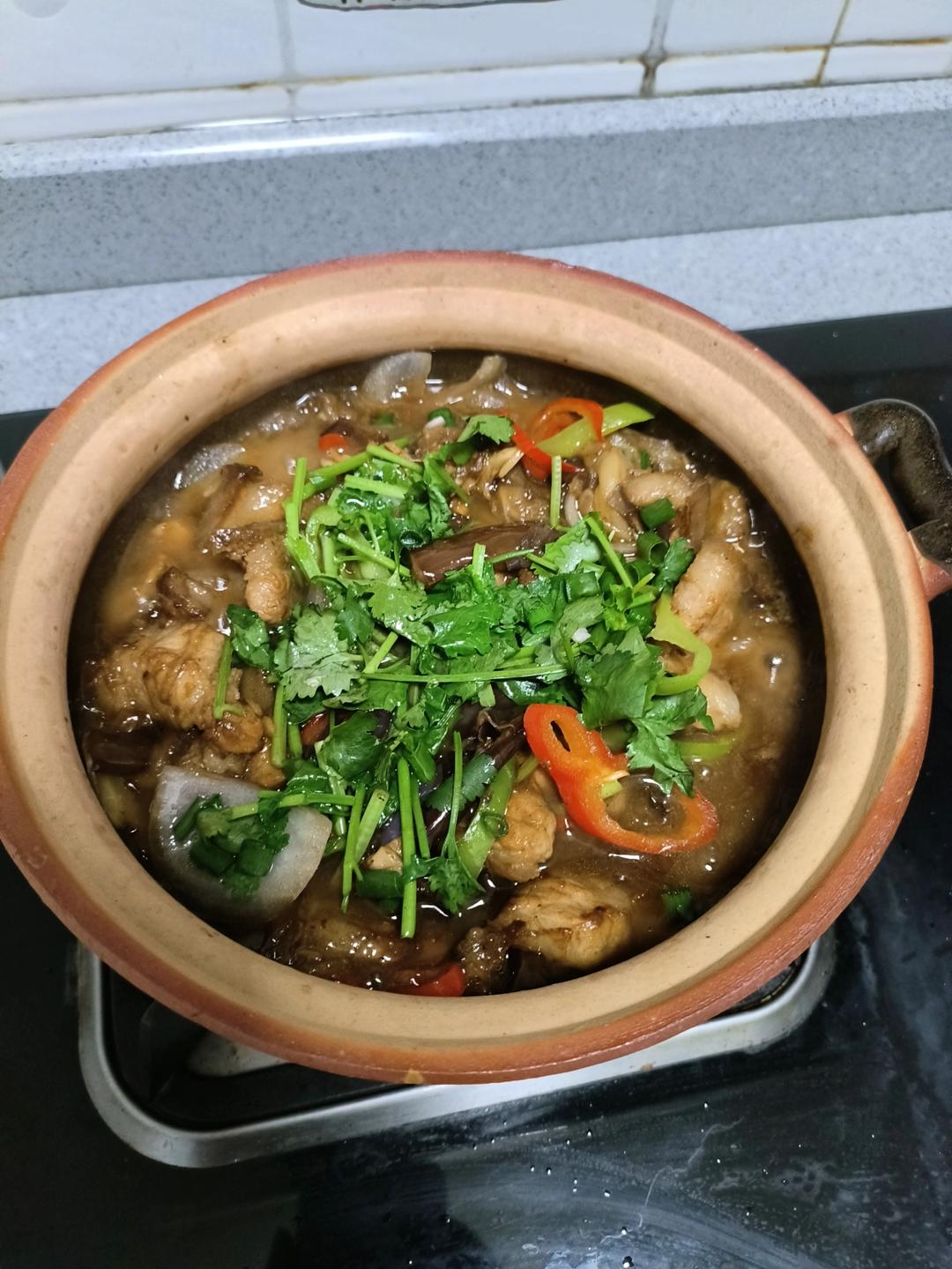 咸鱼茄子煲-茄子不要总是炒了，试试用砂锅这样煲，鲜香美味比肉还好吃！